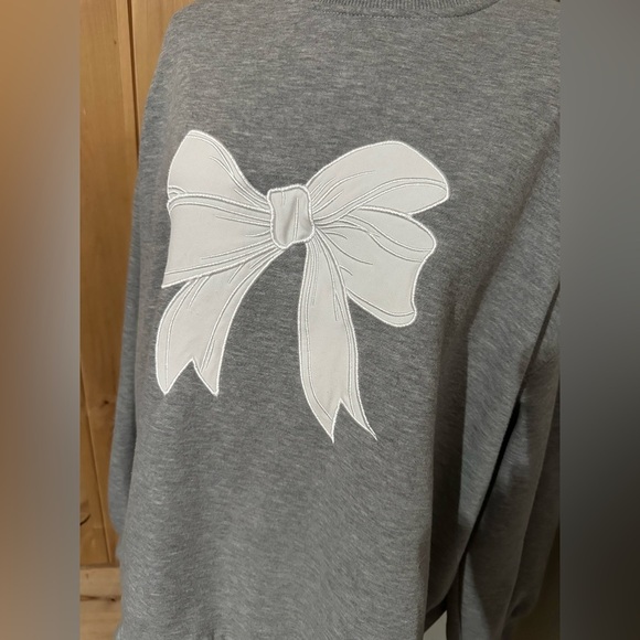 Dazy Gray Sweatshirt with White Bow Detail - Picture 3 of 6